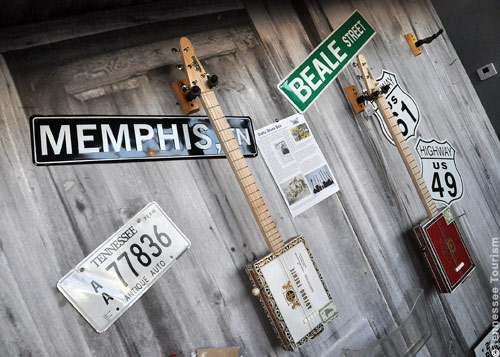 Ausstellungs- und Verkaufsraum bei St. Blues Guitars in Memphis, Tennessee