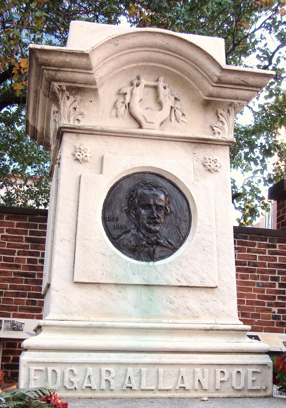 Edgar Allan Poe's Grab auf dem Westminster Burial Ground in Baltimore