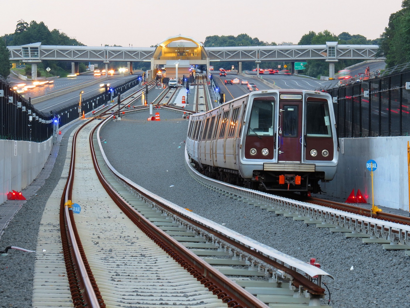 Metro zur Wiehle-Reston East Station_Silver Line /_(credit Dulles Metro)