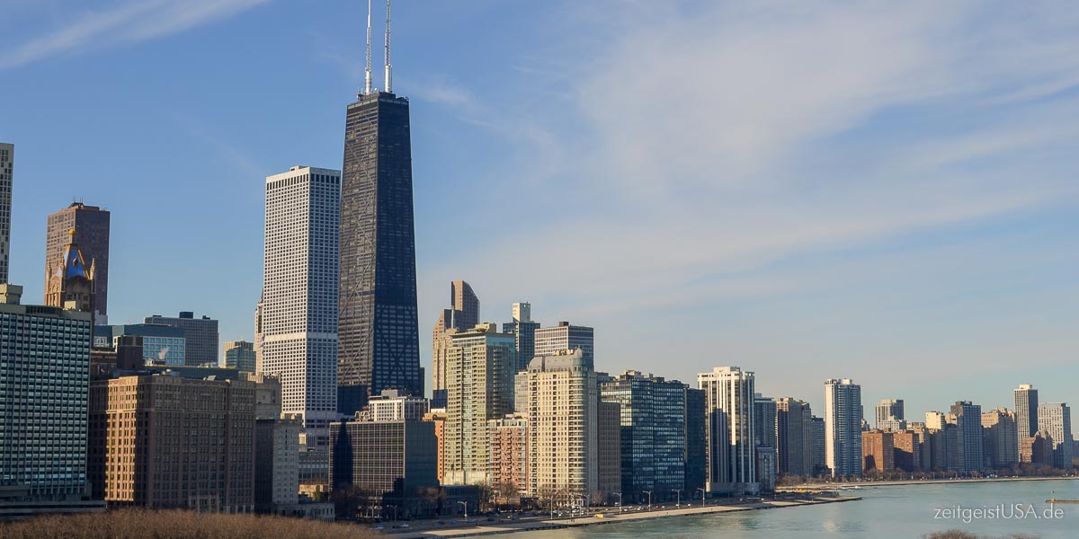 Chicago Skyline mit Hancock Tower links im Bild