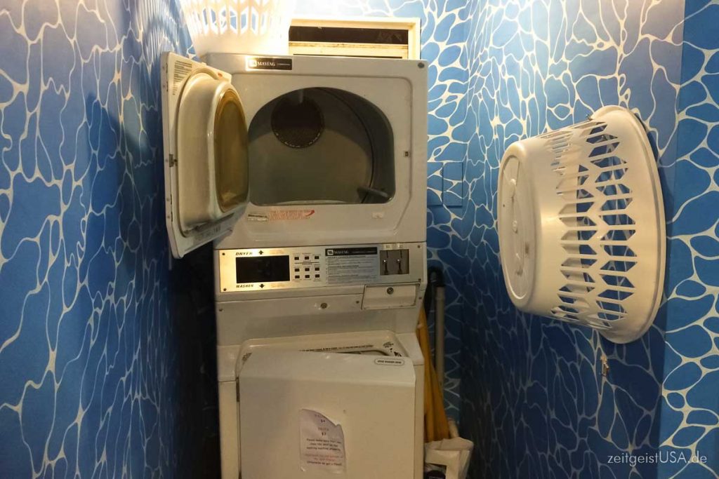 Gemeinschafts Waschmaschine und Trockner -- Hostels sind eine günstige Alternative zu Hotels