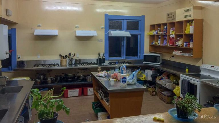 Gemeinschaftsküche --Hostels sind eine günstige Alternative zu Hotels