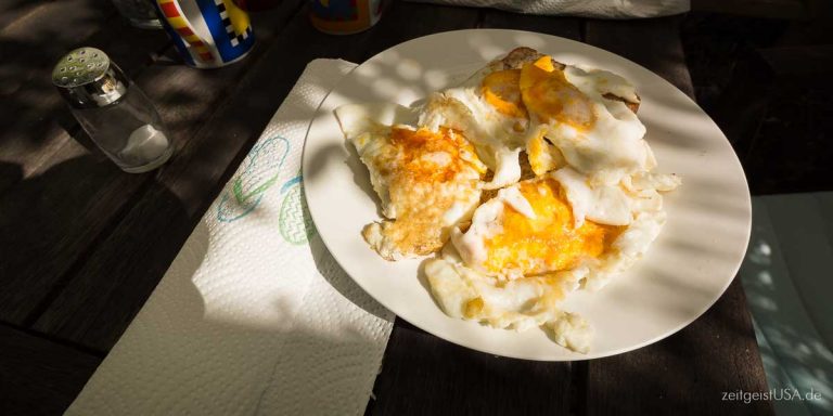 Frühstück in Amerika - Eggs und Bacon