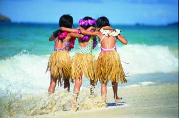 Lei --Der hawaiianische Blumenkranz (photo: HVCB, Sri Maiava Rusden / Joe Solem)