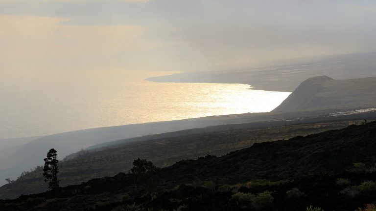 Volcanoes National Park, Big Island, Hawaii -- Robert Linsdell from St. Andrews, Canada [CC BY 2.0 (https://creativecommons.org/licenses/by/2.0)]