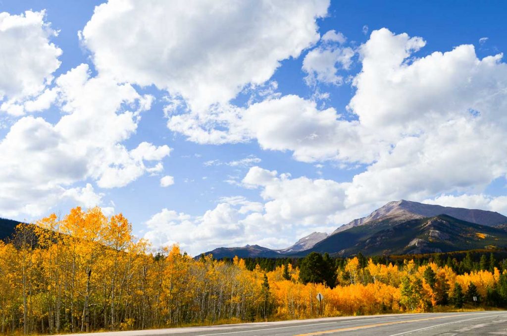 Herbstfarben -- US 7 zwischen Lyons und Estes Park, Colorado
