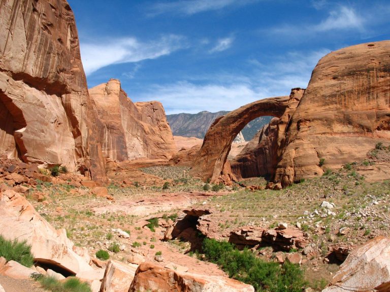 Rainbow Bridge und Navajo Mountain, Utah (photo: NPS)