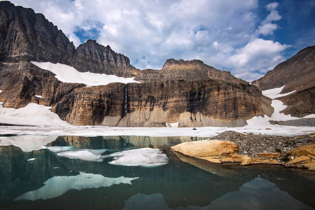 Glacier National Park, Montana, USA -- Grinnnell Glacier Basin -- Schmelzwasser von Grinnell, Gem und Salamander Gletschern speist die Seen des Grinnell Valley im Bereich des Many Gletschers. [photo: NPS/Tim Rains]